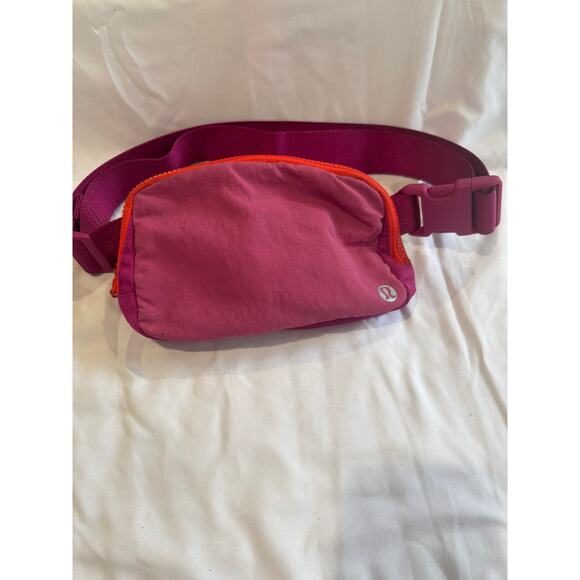 Everywhere Belt Bag - Picture 2 of 12